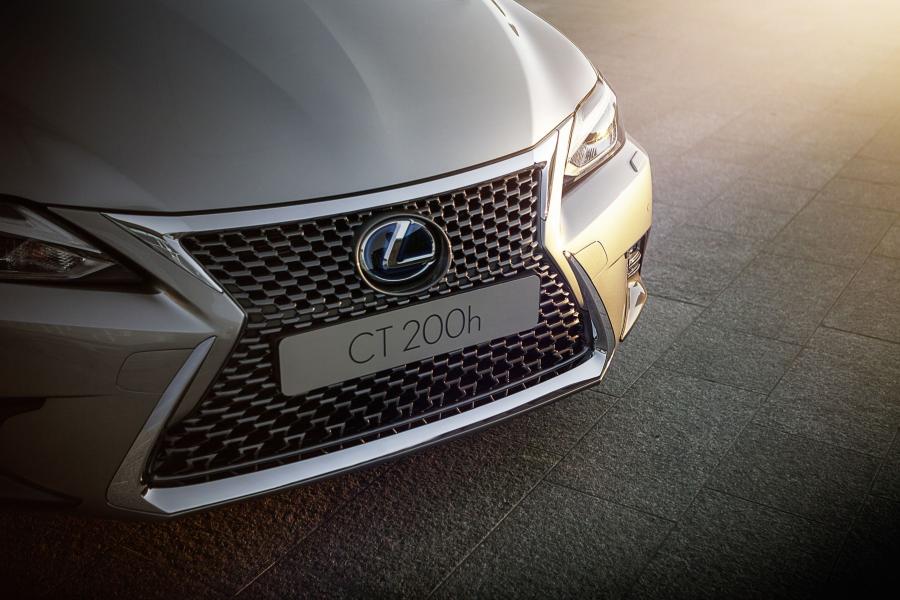 Детали экстерьера Lexus CT200h 2017 года  (WW) (фото 15 из 21)